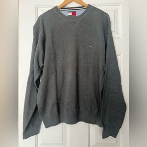 NWT - Tommy Hilfiger Men’s crew neck sweater size XL